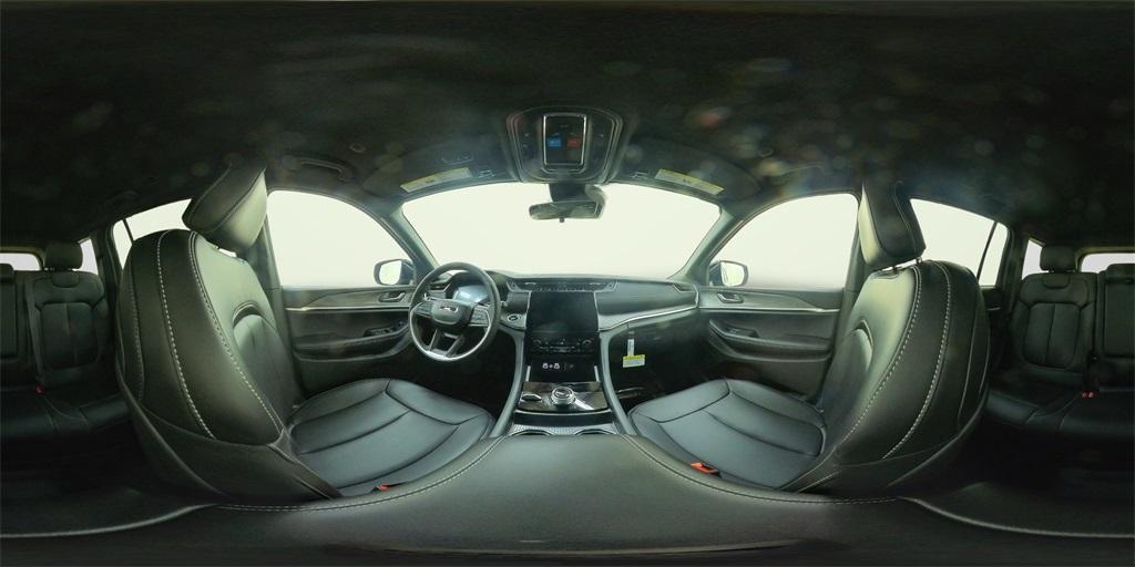 new 2025 Jeep Grand Cherokee car, priced at $39,625