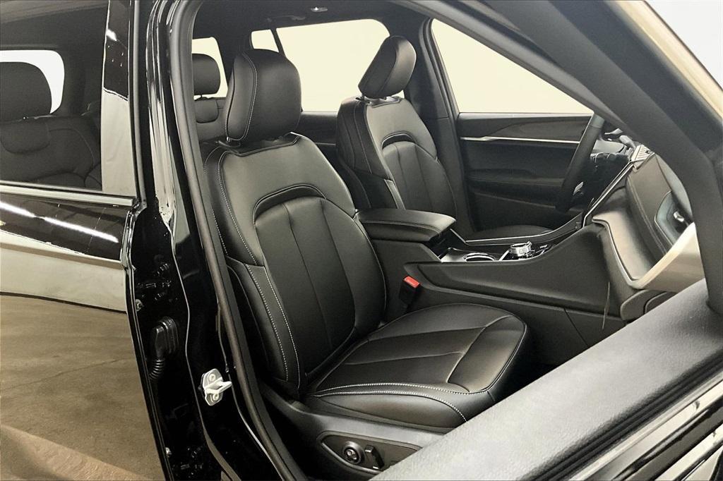 new 2025 Jeep Grand Cherokee car, priced at $39,625