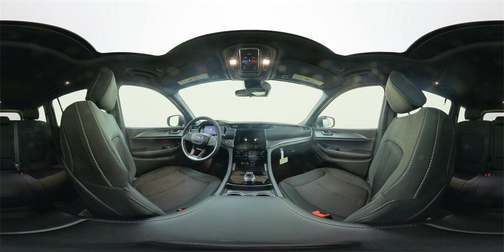 new 2025 Jeep Grand Cherokee car, priced at $36,378