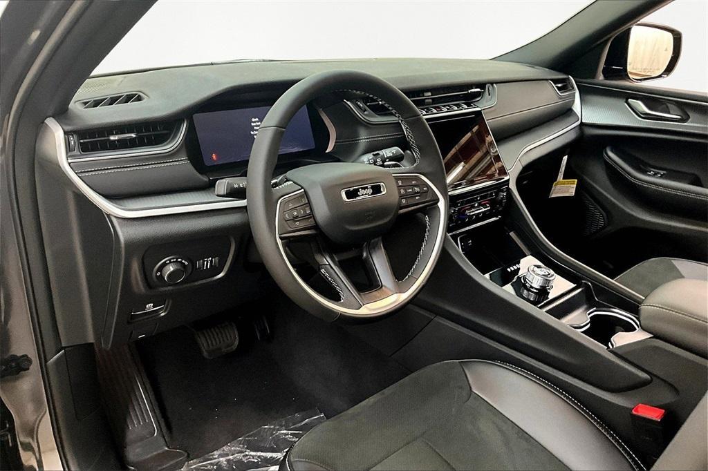 new 2025 Jeep Grand Cherokee L car, priced at $44,176