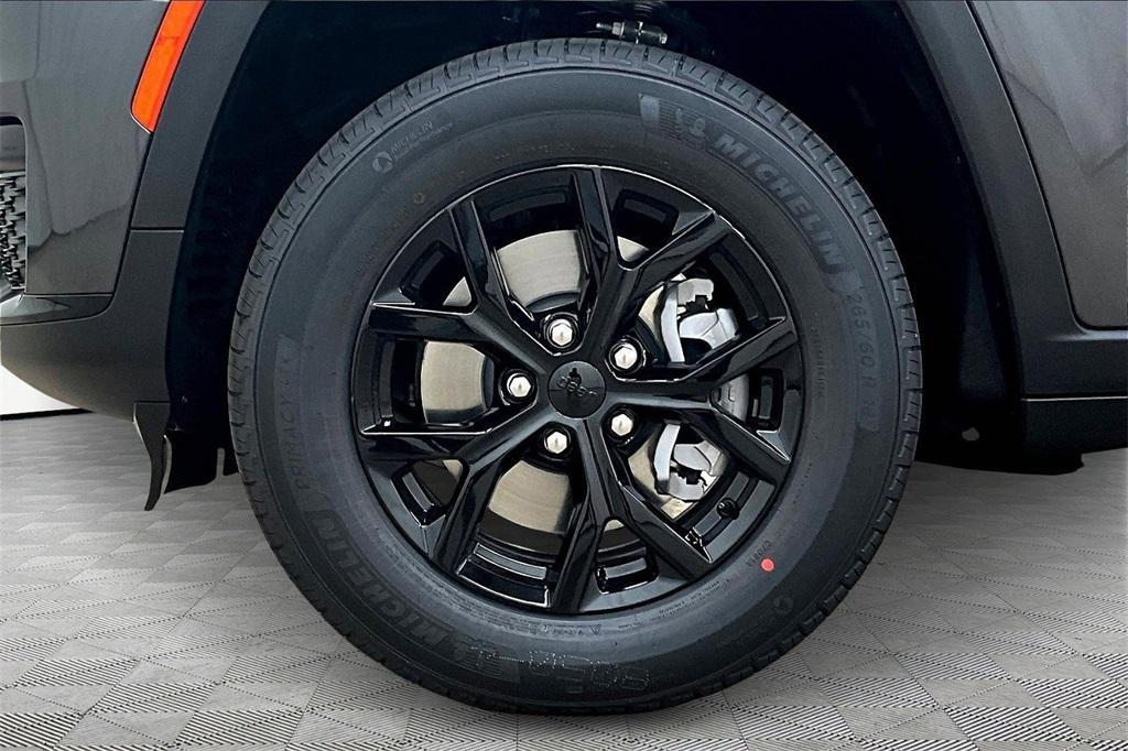 new 2025 Jeep Grand Cherokee L car, priced at $44,176