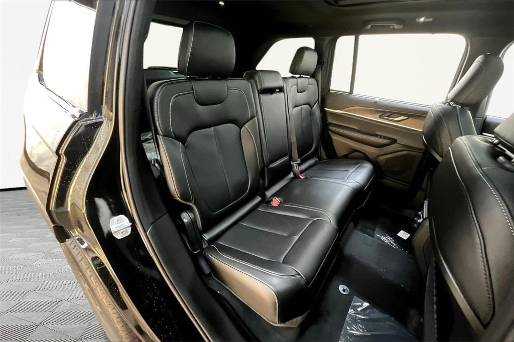 new 2025 Jeep Grand Cherokee car, priced at $48,521