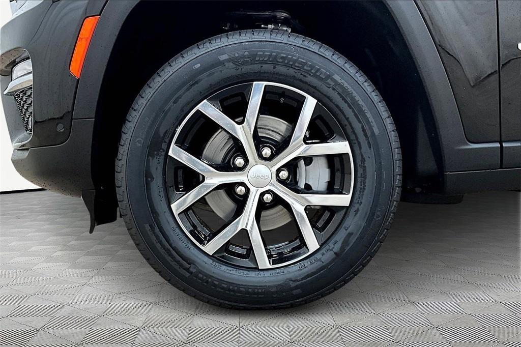 new 2025 Jeep Grand Cherokee car, priced at $48,521