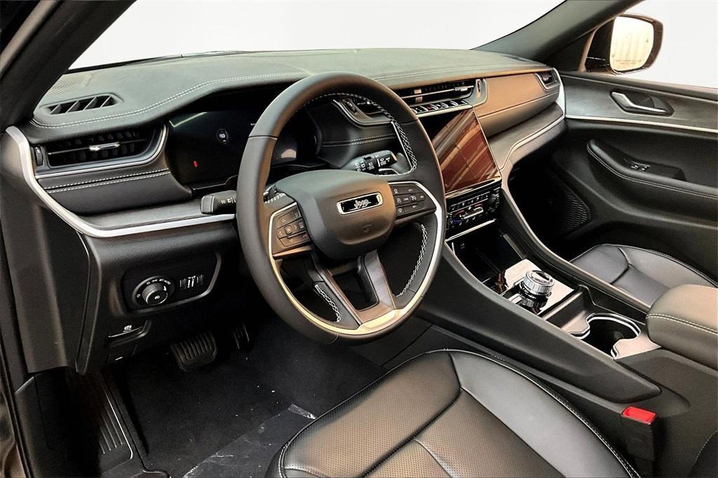 new 2025 Jeep Grand Cherokee car, priced at $48,521