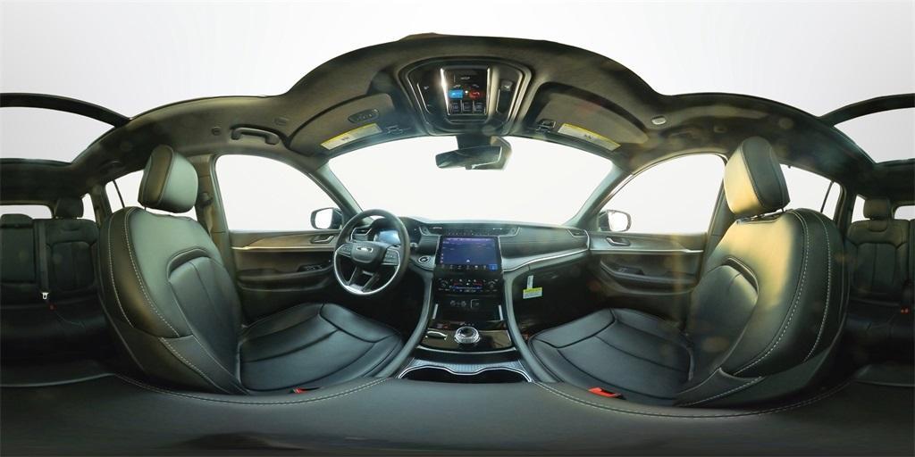 new 2025 Jeep Grand Cherokee car, priced at $48,521