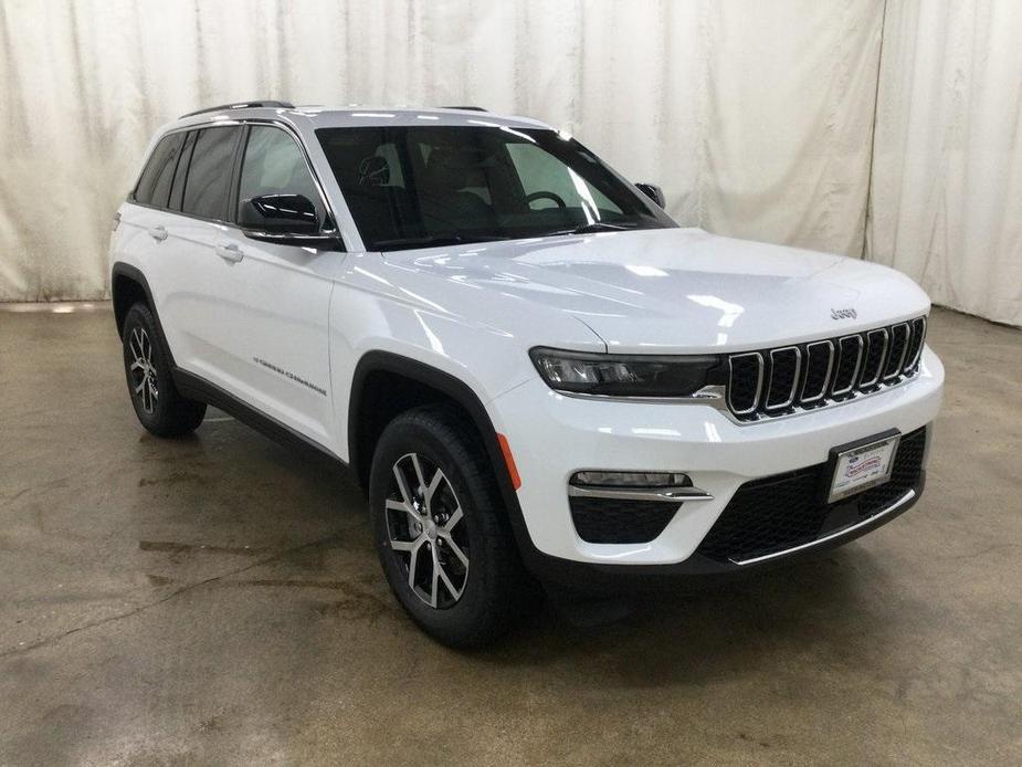 new 2024 Jeep Grand Cherokee car, priced at $49,700