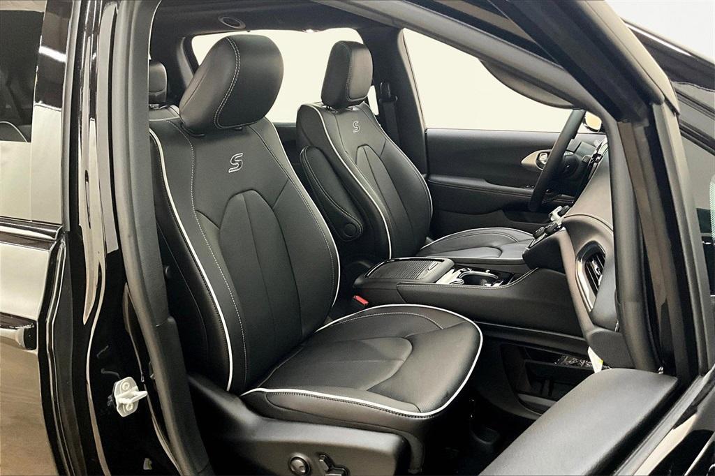new 2026 Chrysler Pacifica car, priced at $47,443