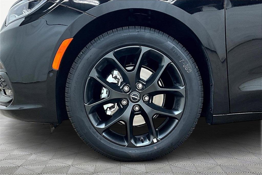new 2026 Chrysler Pacifica car, priced at $47,443