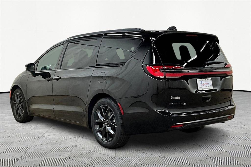 new 2026 Chrysler Pacifica car, priced at $47,443