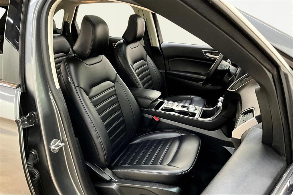 used 2022 Ford Edge car, priced at $24,900
