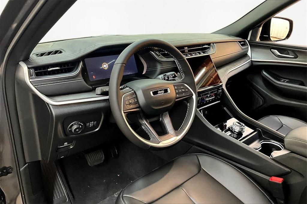 new 2025 Jeep Grand Cherokee car, priced at $48,490