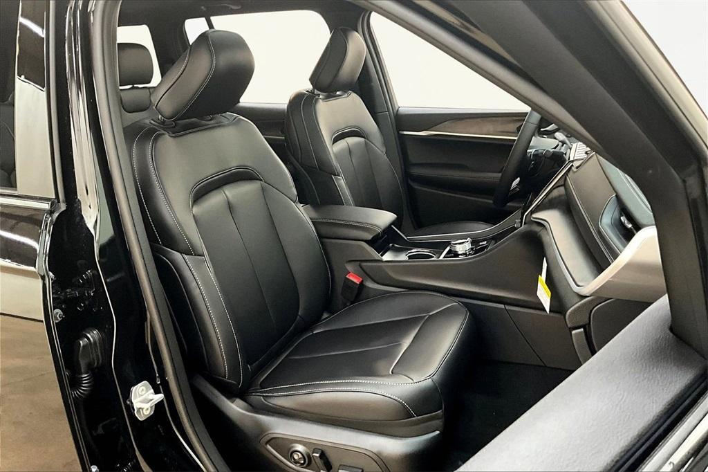 new 2025 Jeep Grand Cherokee car, priced at $47,841