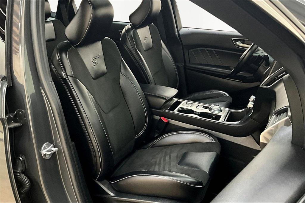 used 2021 Ford Edge car, priced at $30,000