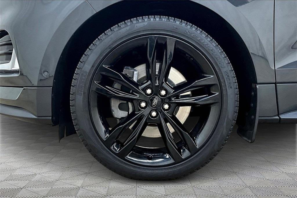 used 2021 Ford Edge car, priced at $30,000