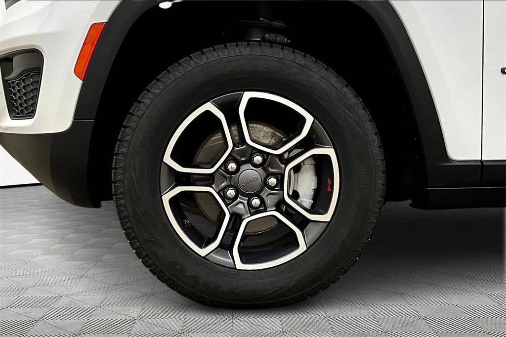 used 2022 Jeep Grand Cherokee car, priced at $28,900