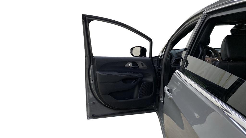 new 2025 Chrysler Pacifica car, priced at $39,490