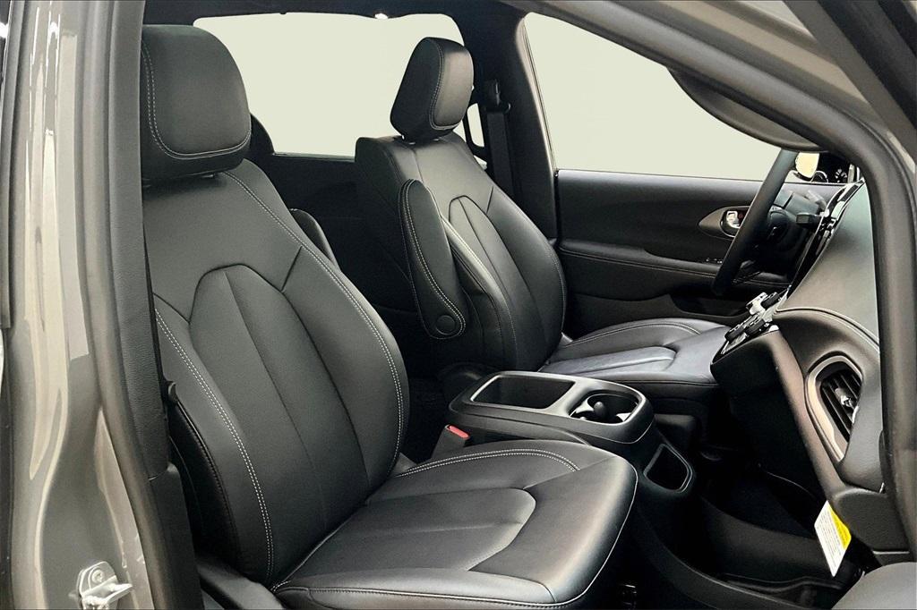 new 2025 Chrysler Pacifica car, priced at $39,490