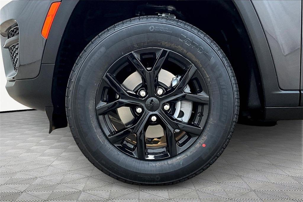 new 2025 Jeep Grand Cherokee car, priced at $41,716