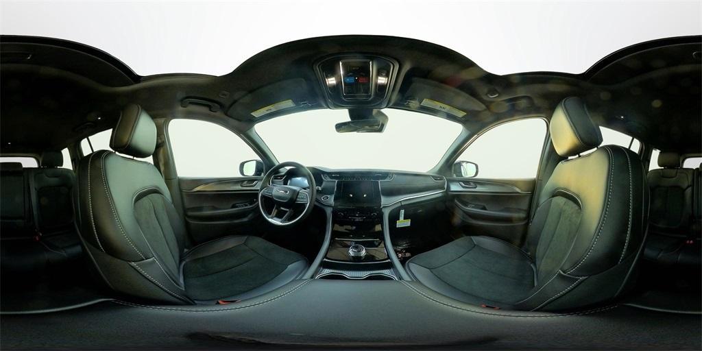 new 2025 Jeep Grand Cherokee car, priced at $41,716