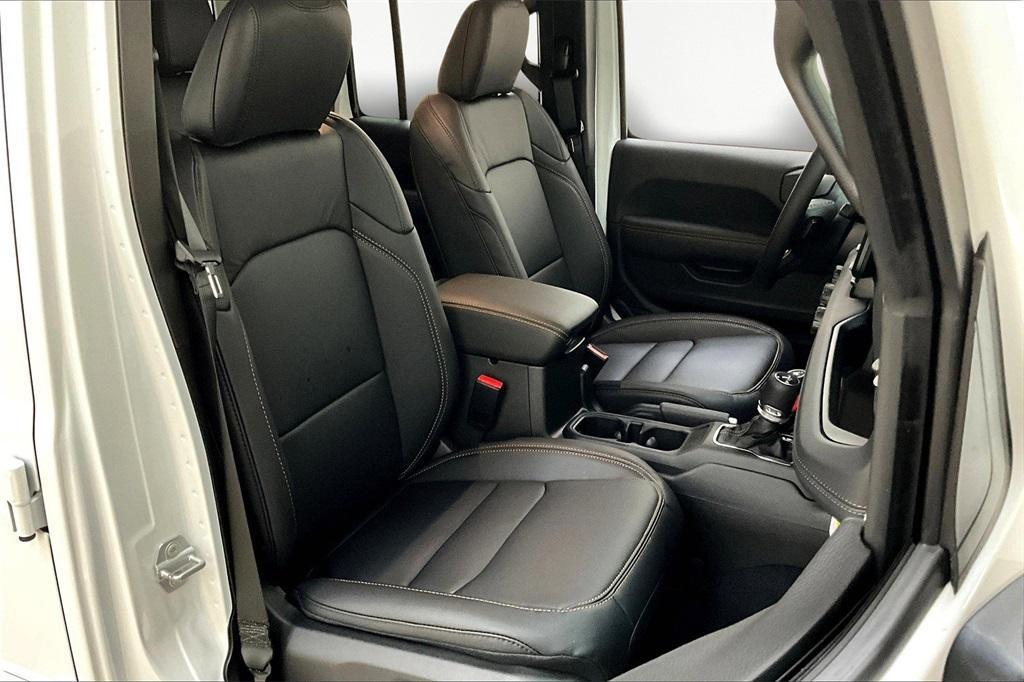 new 2025 Jeep Gladiator car, priced at $43,322