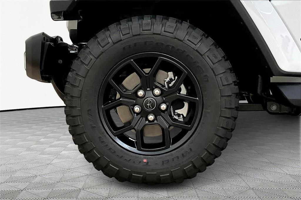 new 2025 Jeep Gladiator car, priced at $43,322