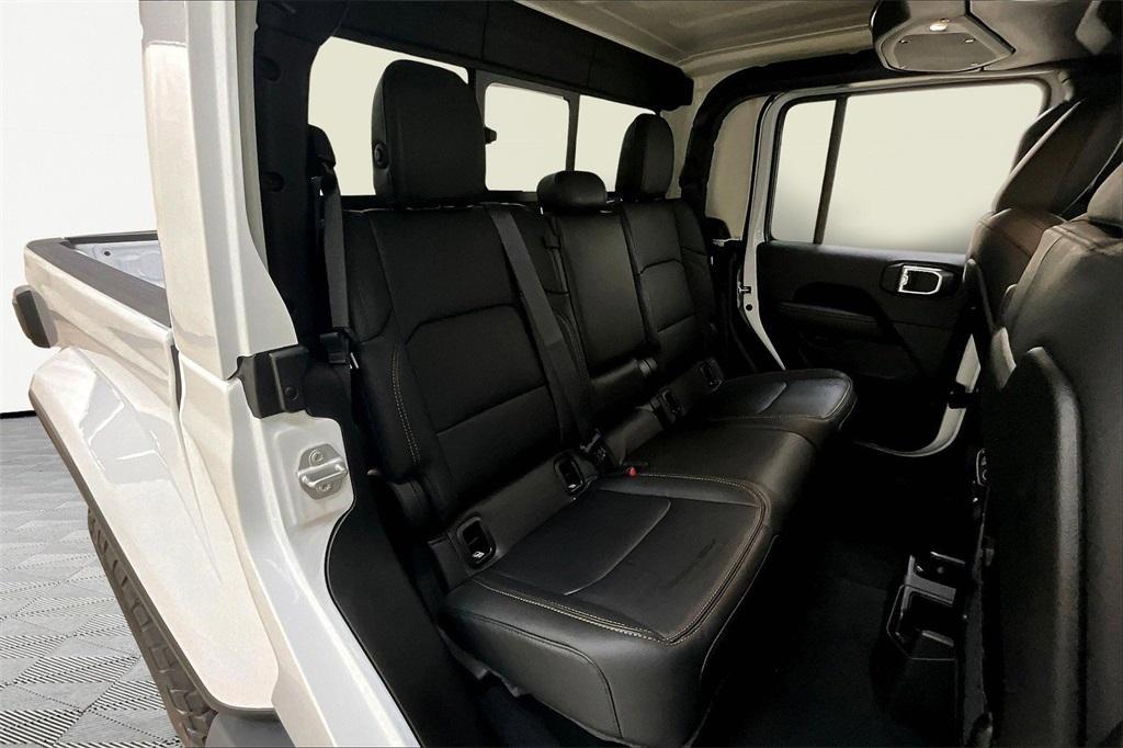 new 2025 Jeep Gladiator car, priced at $43,322