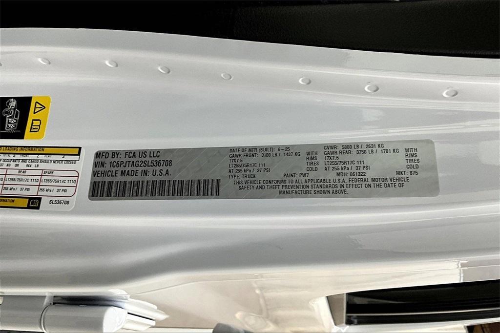 new 2025 Jeep Gladiator car, priced at $43,322