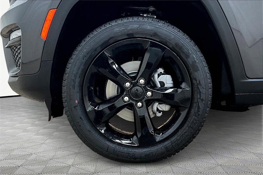 new 2025 Jeep Grand Cherokee car, priced at $48,740
