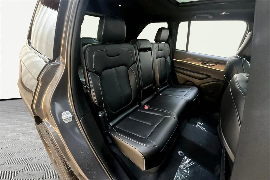 new 2025 Jeep Grand Cherokee car, priced at $48,740