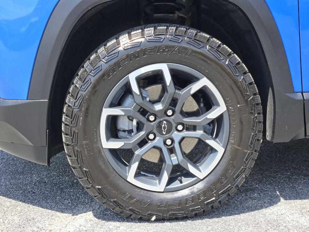 used 2025 Chevrolet Equinox car, priced at $36,995