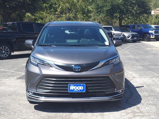 used 2022 Toyota Sienna car, priced at $37,977