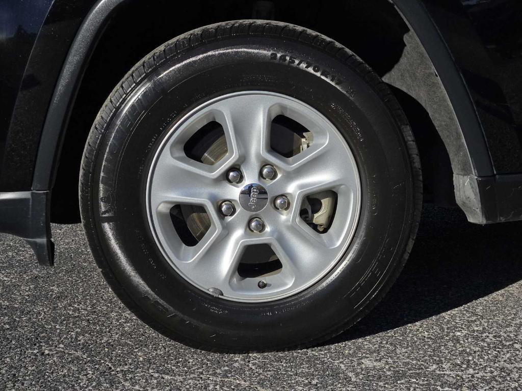 used 2017 Jeep Grand Cherokee car, priced at $13,577