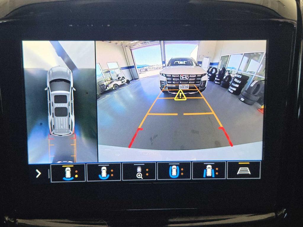 used 2021 Chevrolet Traverse car, priced at $17,977