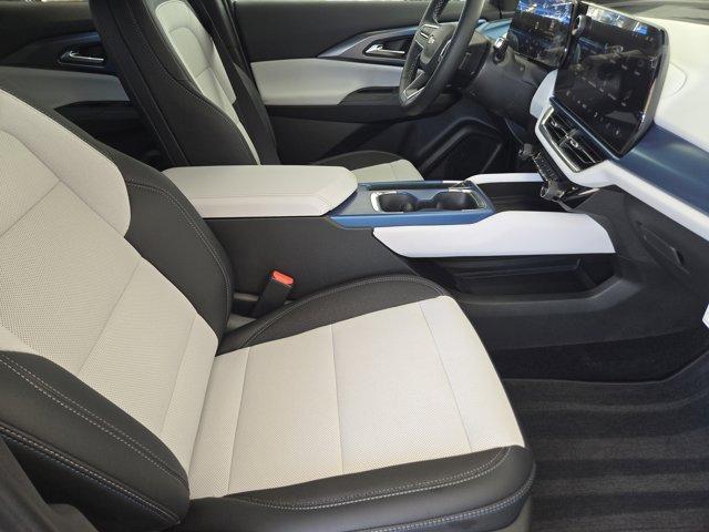 new 2025 Chevrolet Equinox EV car, priced at $39,090