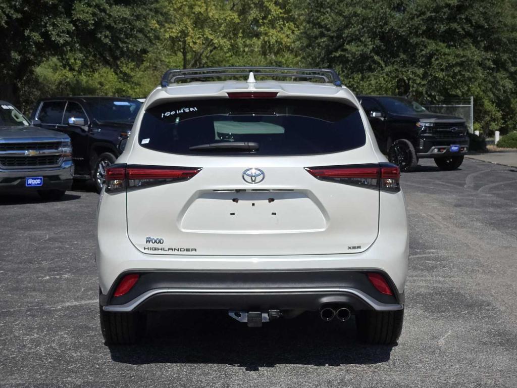 used 2021 Toyota Highlander car, priced at $31,977