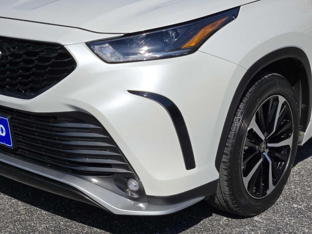used 2021 Toyota Highlander car, priced at $31,977
