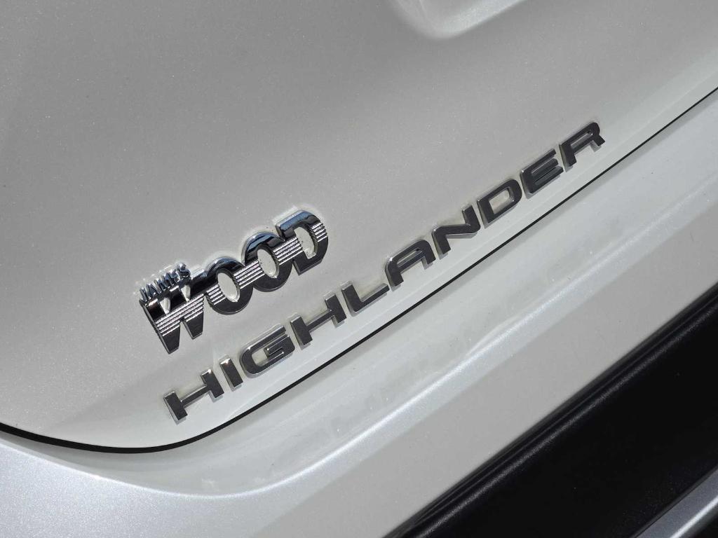 used 2021 Toyota Highlander car, priced at $31,977