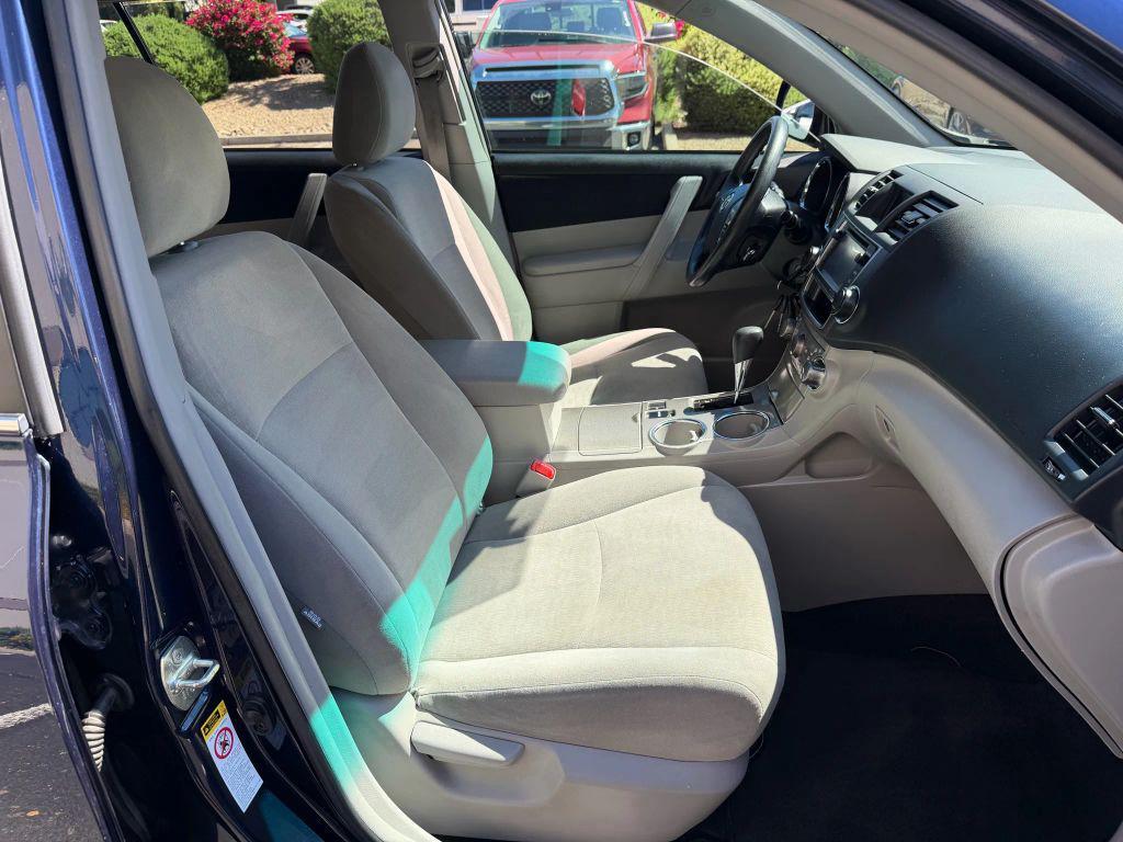 used 2013 Toyota Highlander car, priced at $13,995
