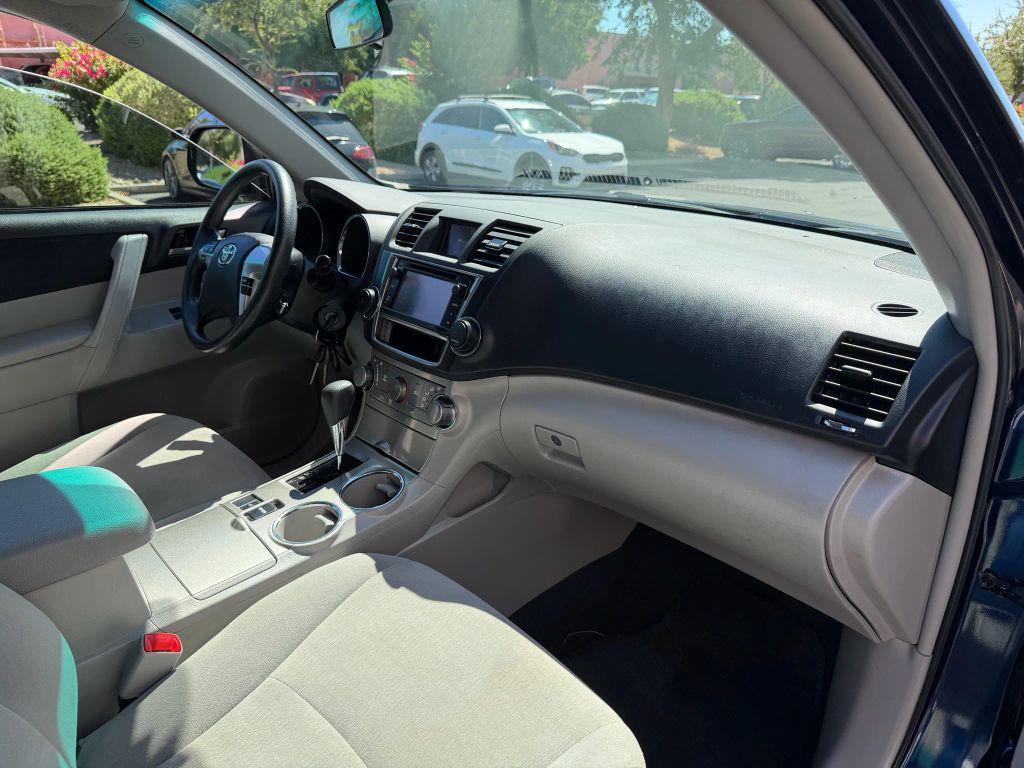 used 2013 Toyota Highlander car, priced at $13,995