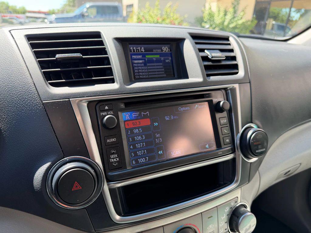 used 2013 Toyota Highlander car, priced at $13,995