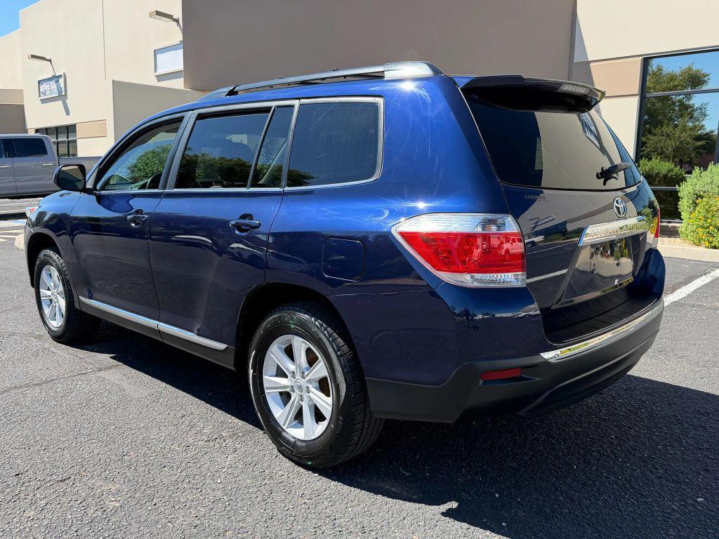 used 2013 Toyota Highlander car, priced at $13,995