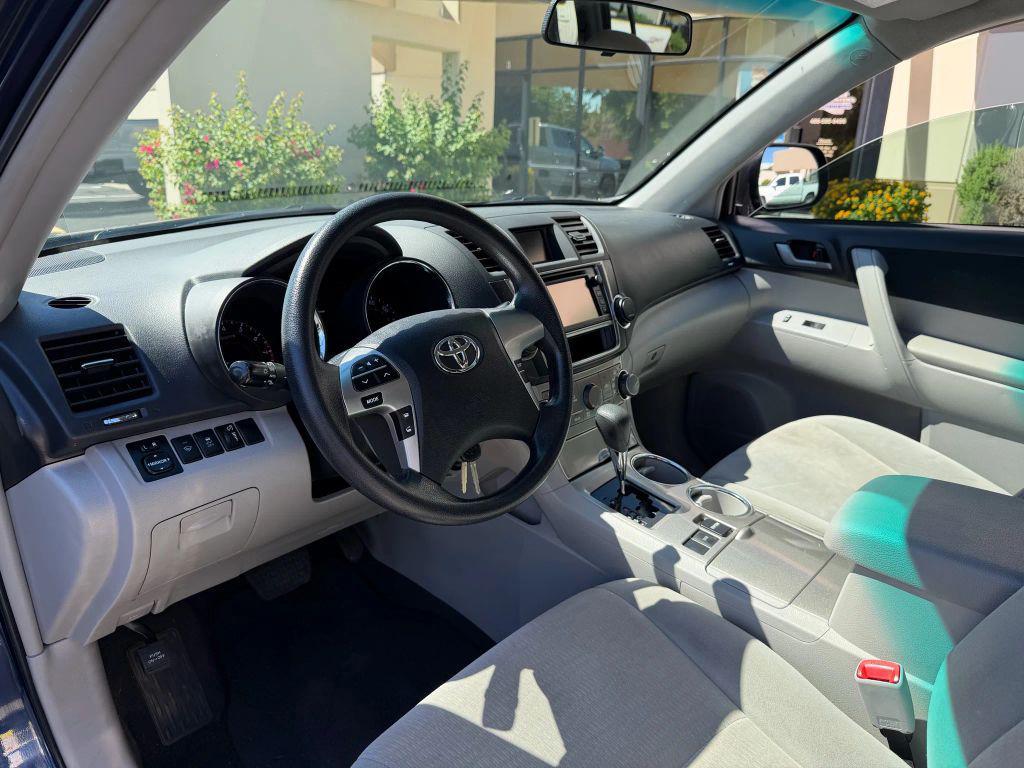 used 2013 Toyota Highlander car, priced at $13,995