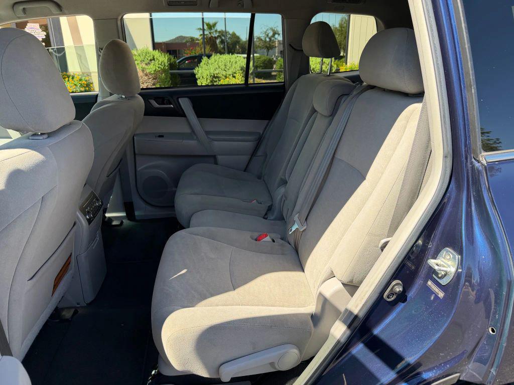 used 2013 Toyota Highlander car, priced at $13,995