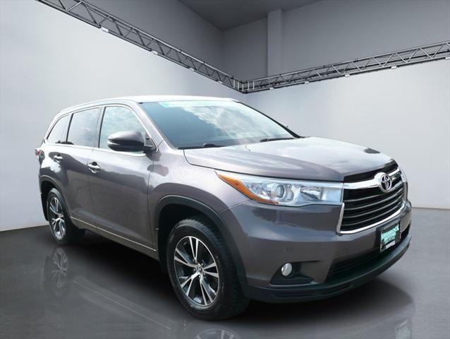 used 2016 Toyota Highlander car, priced at $21,984