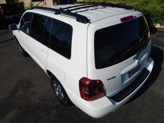 used 2004 Toyota Highlander car, priced at $5,500