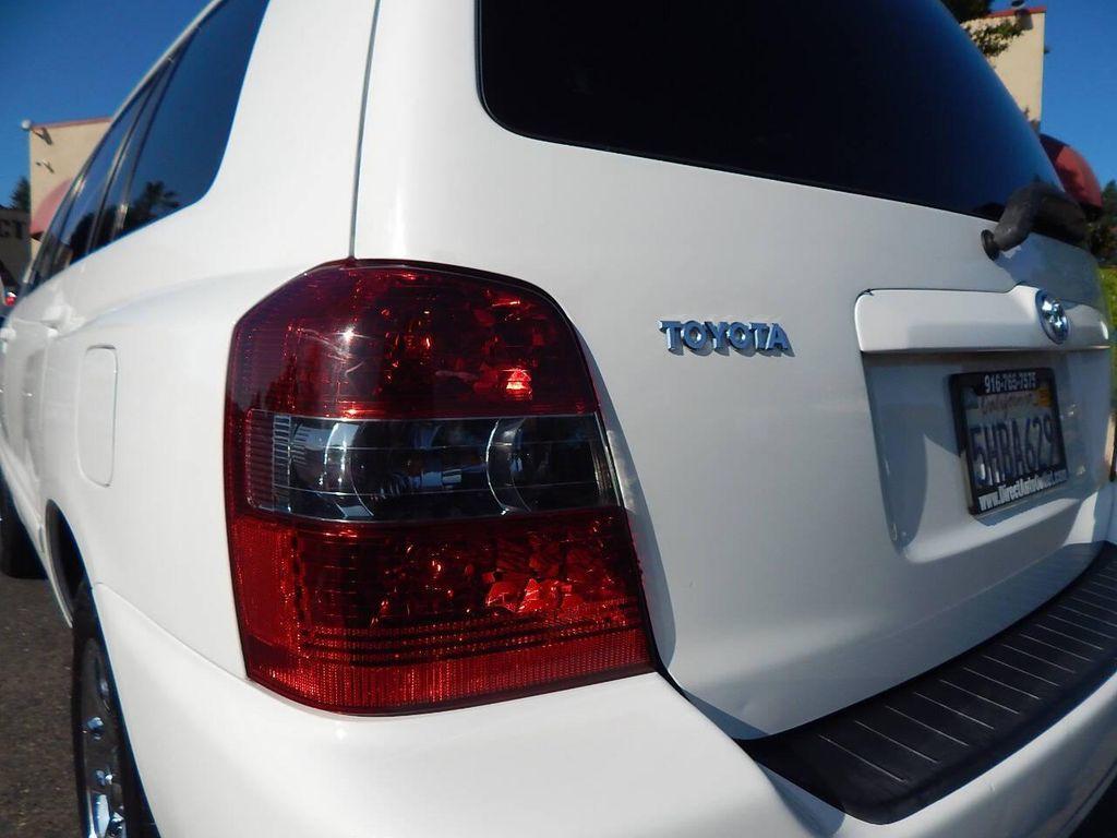 used 2004 Toyota Highlander car, priced at $4,988