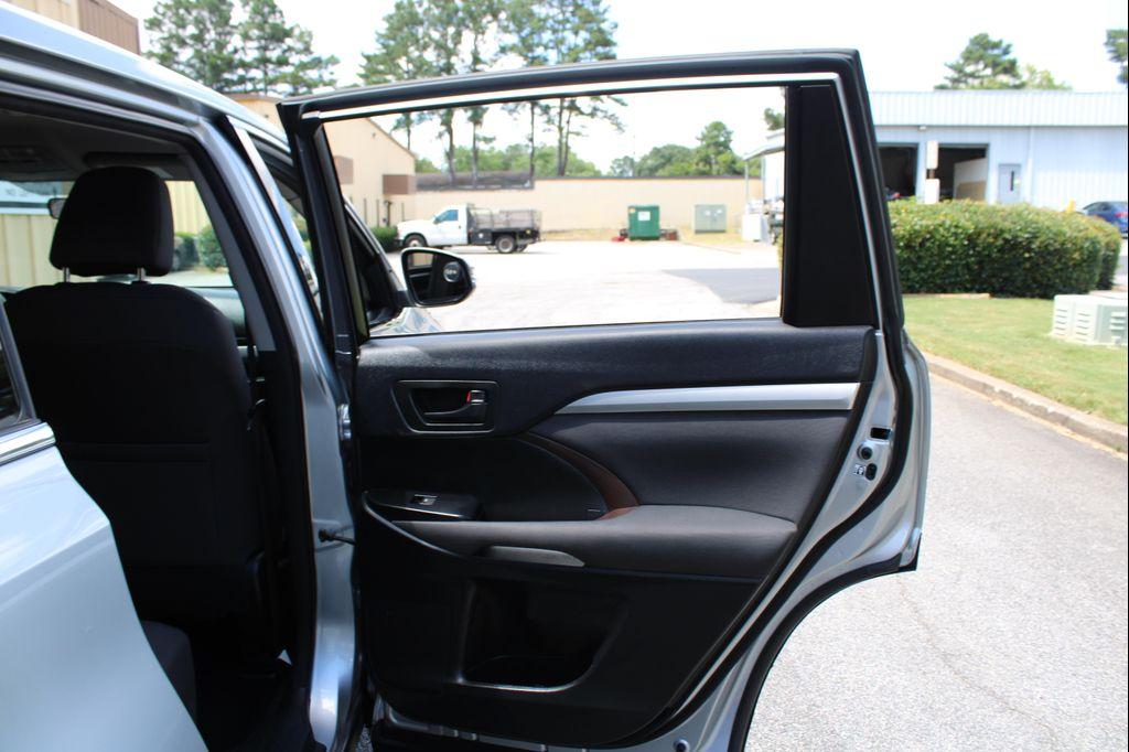 used 2014 Toyota Highlander car, priced at $13,999