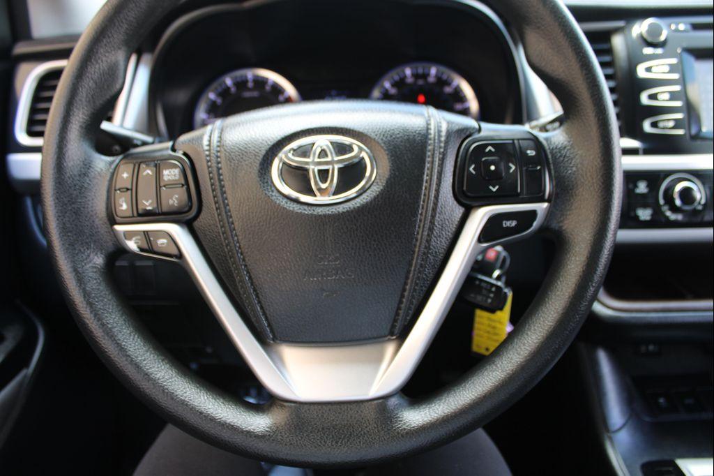 used 2014 Toyota Highlander car, priced at $13,999