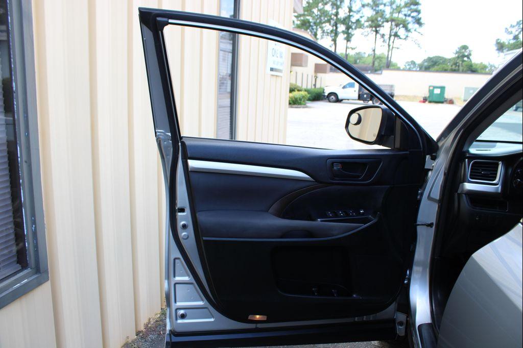 used 2014 Toyota Highlander car, priced at $13,999