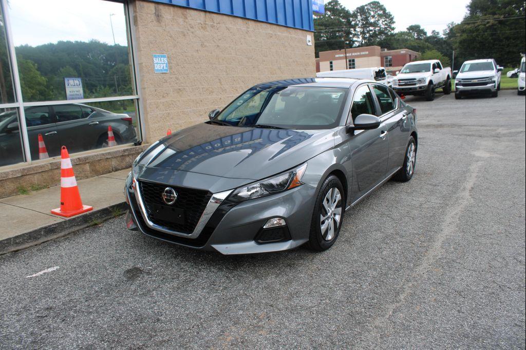 used 2022 Nissan Altima car, priced at $9,999